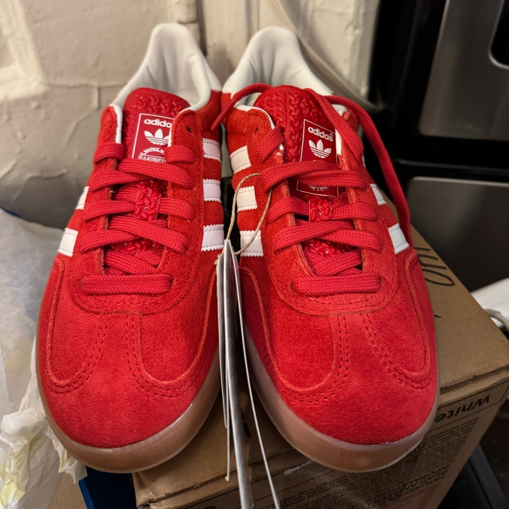 Adidas Gazelle Indoor Scarlet- 4.5 men/ 5.5 women